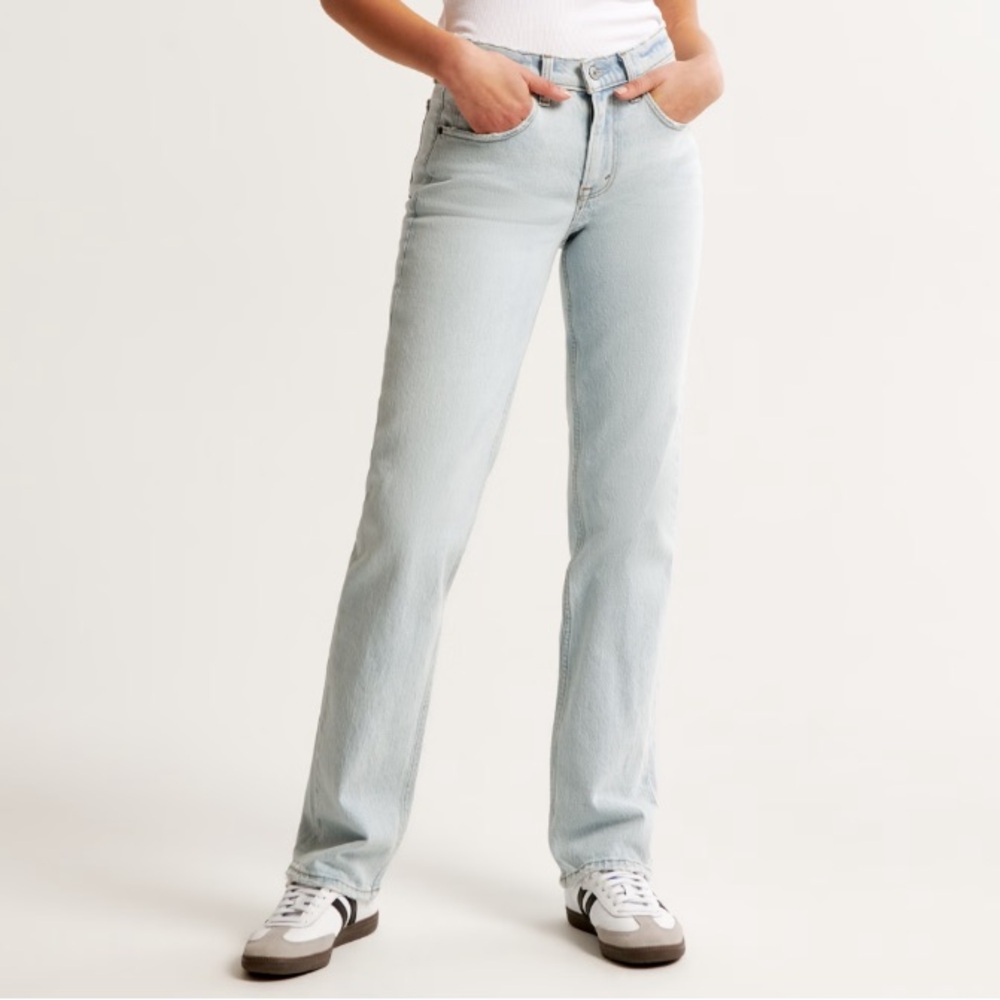 NWT Abercrombie & Fitch Mid Rise 90s Straight Jean